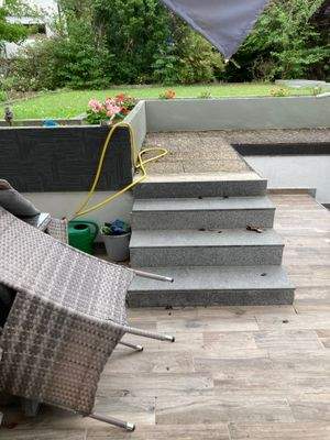 Blick zum evtl. Gemüsegarten und großer Terrasse 