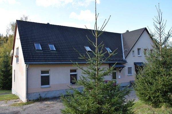 Hinteransicht (straßenseitig)