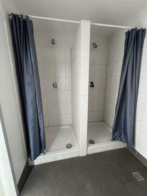 Sanitär Damen Duschen.jpg