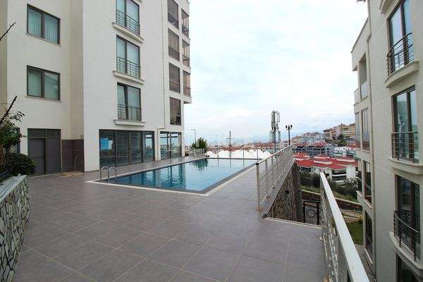 Apartment with Pool Near the Coast in Mudanya Bursa