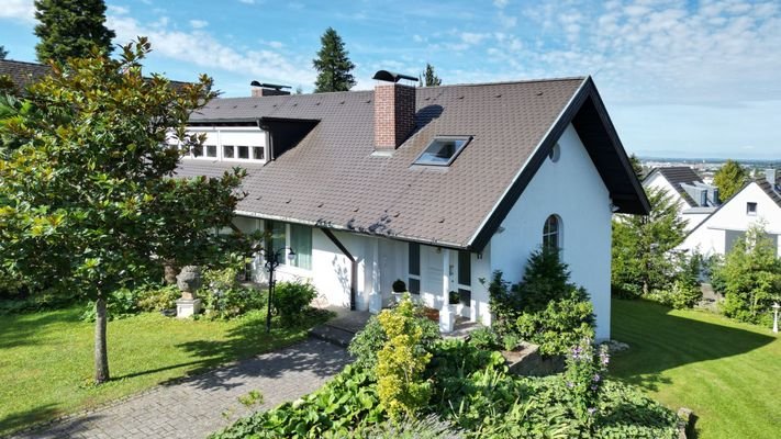 Ansicht auf das Mehrfamilienhaus mit Blick ins Dreisamtal