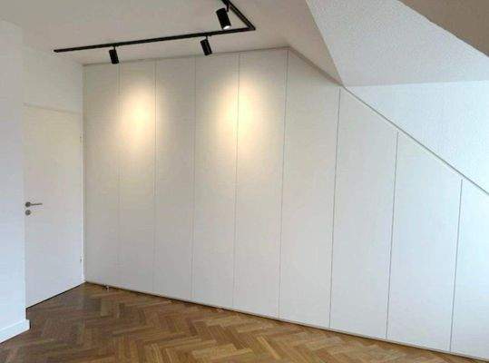 Kinderzimmer 2 mit großem Kleiderschrank 1