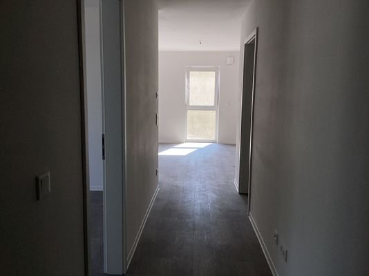 Blick von der Diele geradeaus ins Wohnzimmer