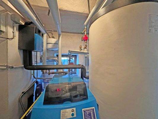 Ölzentralheizung Bj. 2000