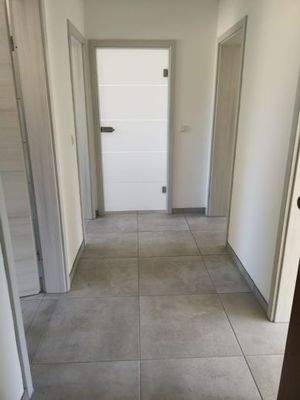 Vom Hausflur in Wohnung