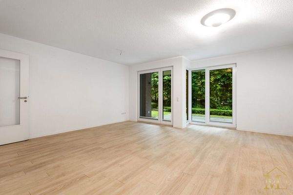 Wohn- und Esszimmer mit Zugang zur Terrasse