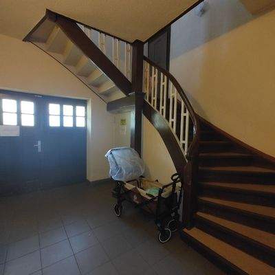 Treppe im Altbau-Flur