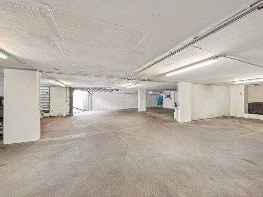 Tiefgarage mit Pkw-Stellplatz