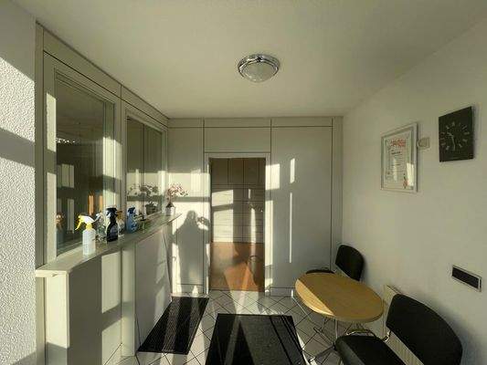 Eingang Geschäft mit Empfang