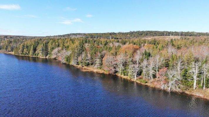 Cape Breton - 3,1 Hektar großes See-Ufergrundstück