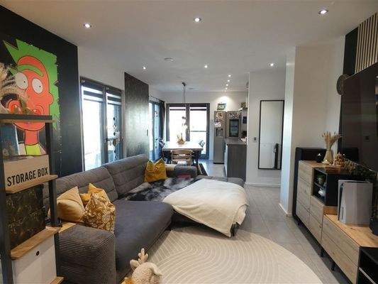 Wohnzimmer mit Blick in den Essbereich