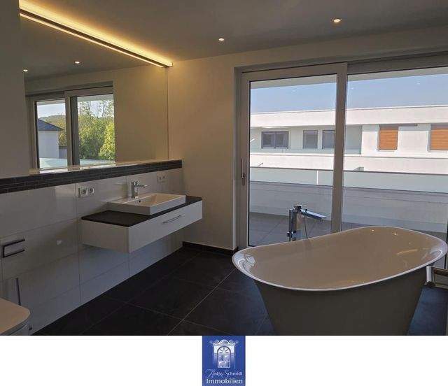 Dachtraum - Ruhig und grün! Große Terrasse, modernes Bad mit freistehender Wanne! - Photo 4