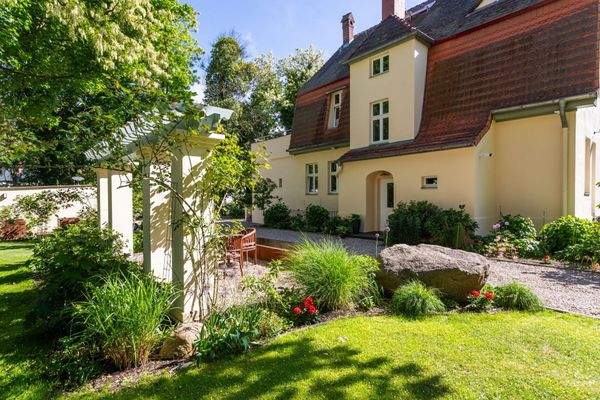 Architecture & Garden