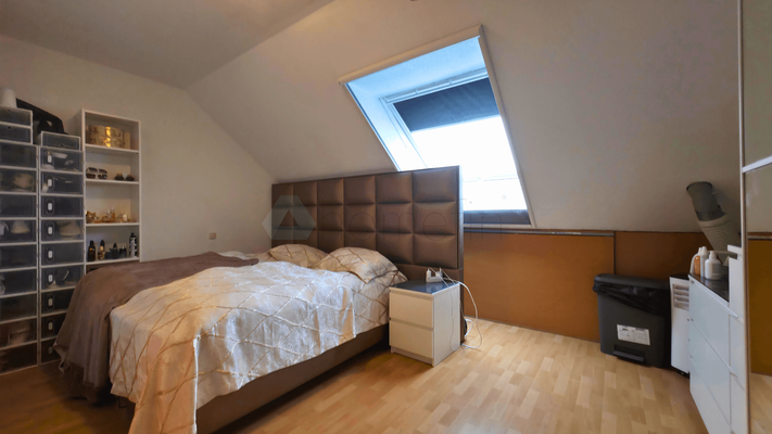 Schlafzimmer DG