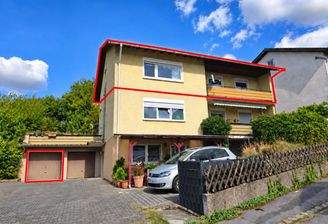 Wohnhaus mit roten Markierungen