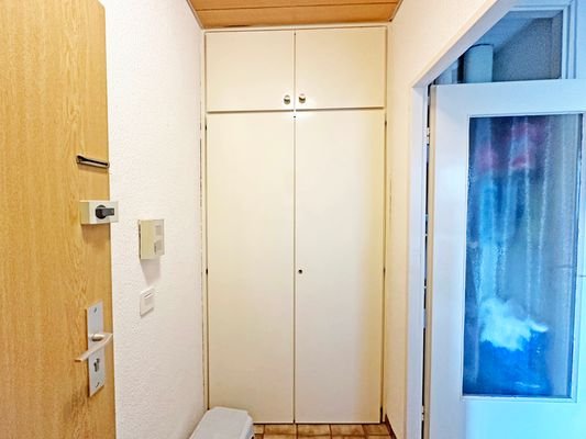 Eingangsbereich mit Gaderobenschrank