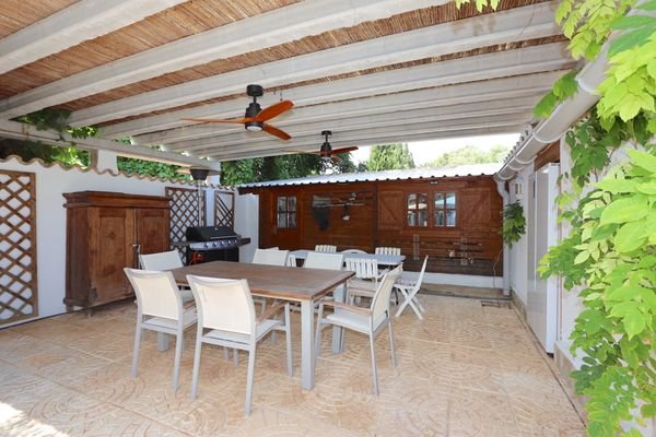 Überdachte Terrasse