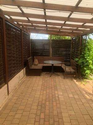 Carport und Freisitz