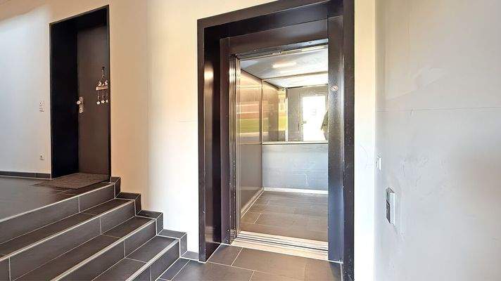 Treppenhaus (Fahrstuhl)