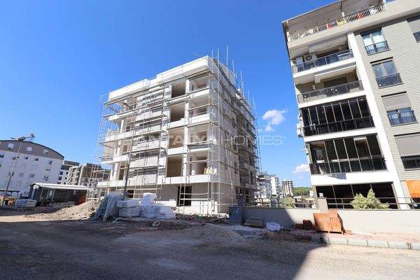 Flats in Complex with Pool in Antalya Kepez