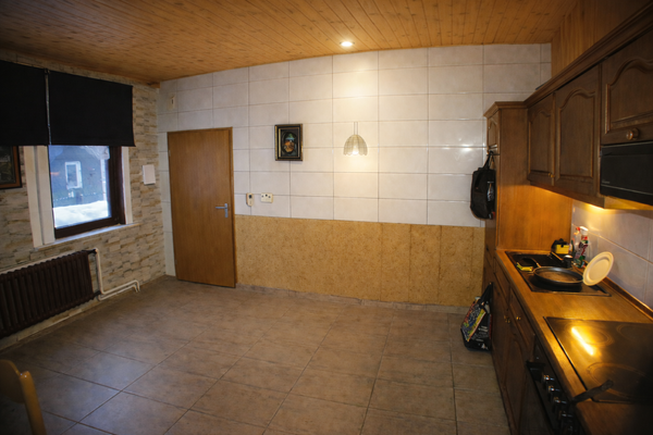 Moderne Küche bei Abendbeleuchtung.png