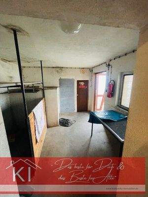 Zugang zur Garage und Hinterausgang