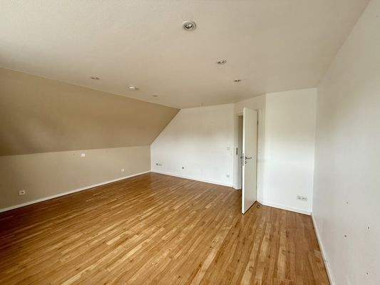 großes Schlafzimmer im DG