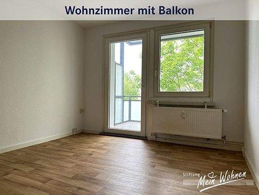 Wohnzimmer mit Balkon