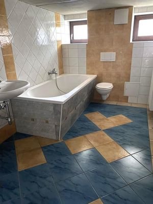 Wannenbad-WC