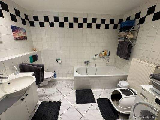 Badezimmer mit Badewanne