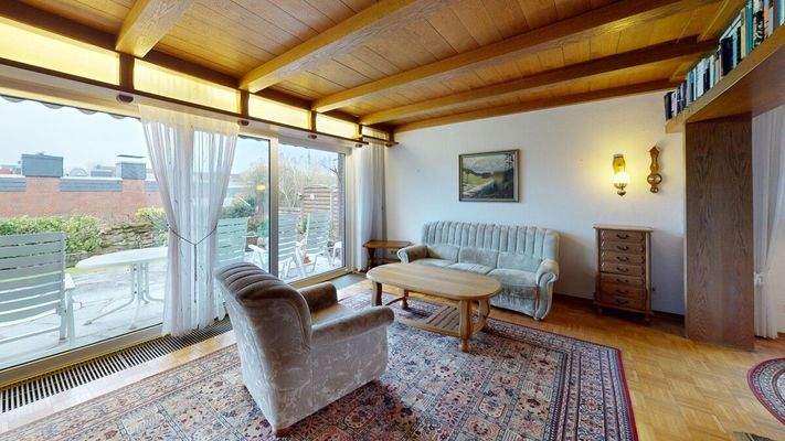 Wohnzimmer mit Blick in den Garten