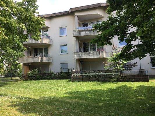 BEISPIELBILD: Küche mit weißen Wandfliesen.JPG