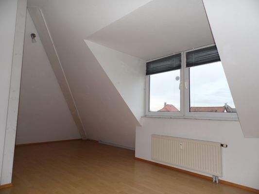 großzügiges Schlafzimmer...