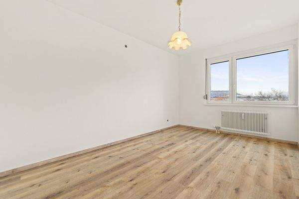 Schöne, sanierte 3 Zimmer Wohnung (Penthouse) 95,00m² mit Westloggia in Waidmannsdorf - Lodengasse