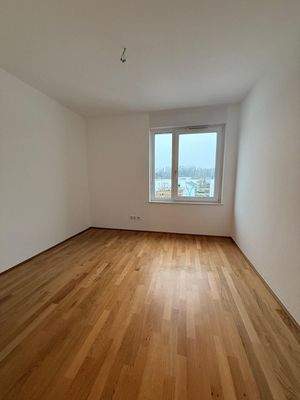 Leeres Zimmer mit Fenster