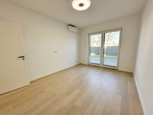 12. Schlafzimmer 1