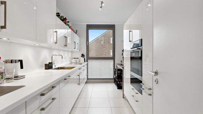 Küche mit Einbauküche