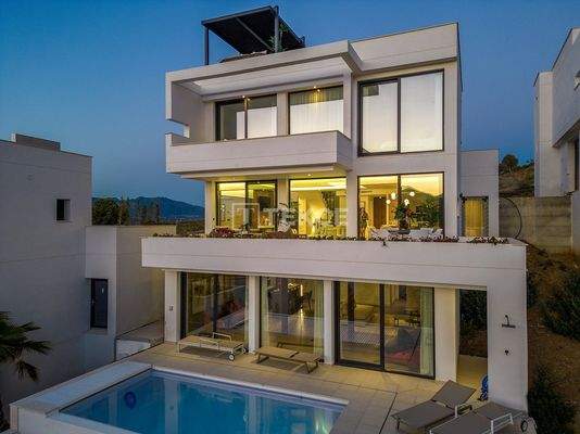 Detached Golfside Villas with Private Pools in Mijas