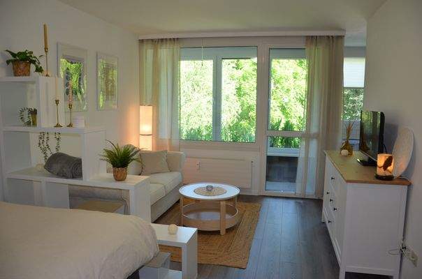 Heller Wohnraum mit Wintergarten