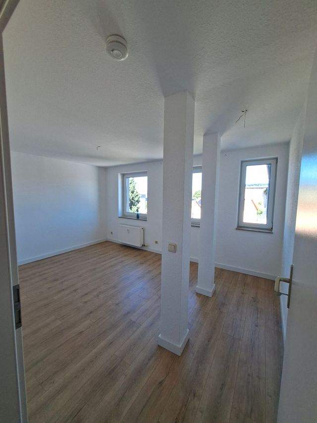 Helle 2 Raum Dachgeschosswohnung in Gera ab sofort zu vermieten - Foto 1