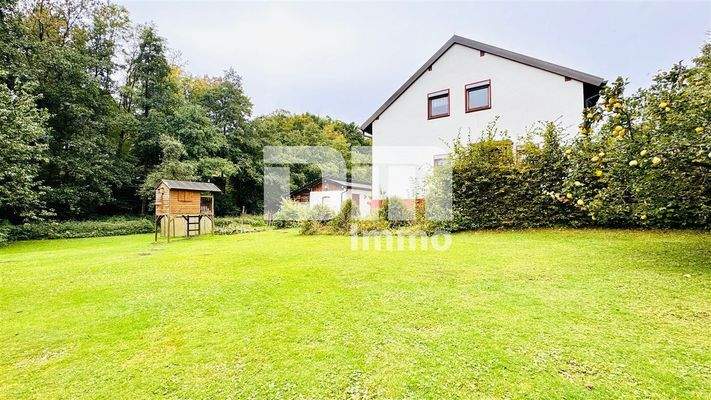 Großer Gartenbereich