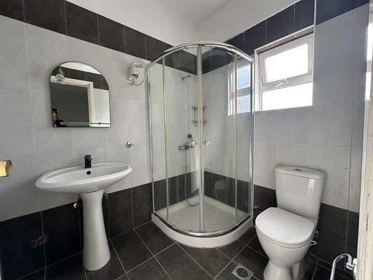 Kreta, Platanes: Hotel in Strandnähe zum Verkauf