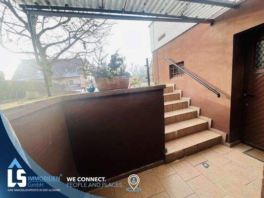 Eingang zu Keller und Tiefgarage