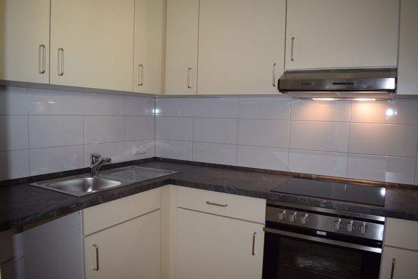 Moderne Küche mit Geräten