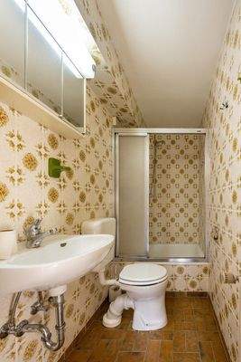 UG: Einlieger: innenliegendes Bad mit Dusche