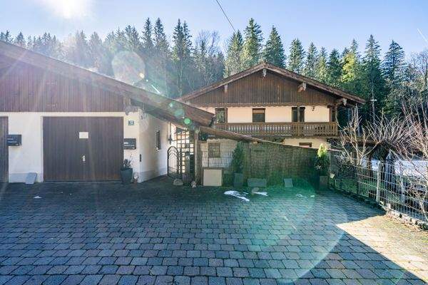 Zufahrt/ Garage / Stellplätze von Norden