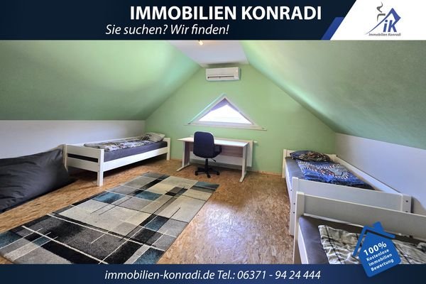 Schlafzimmer DG