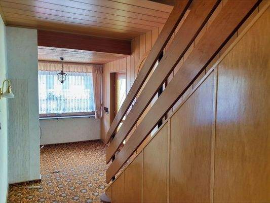EG Diele Treppenaufgang OG