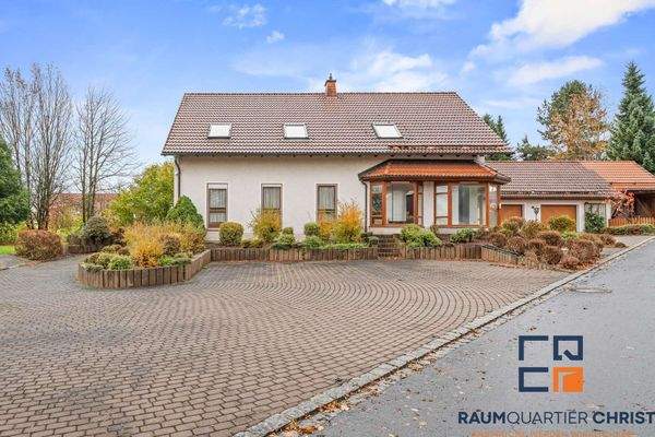 Außenansicht  Parkplätze 