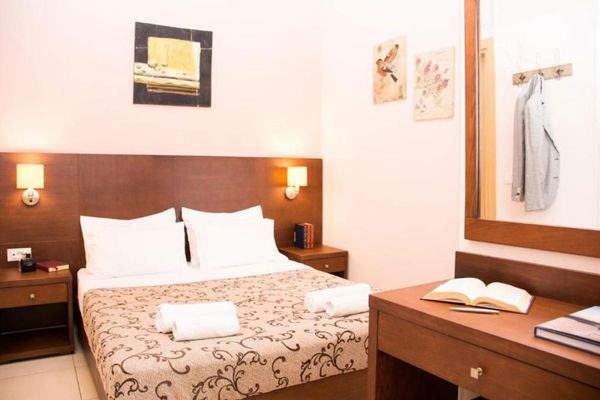 Keta, Sisi: Apartmentkomplex im Dorfzentrum, in der Nähe eines Sandstrandes zu verkaufen